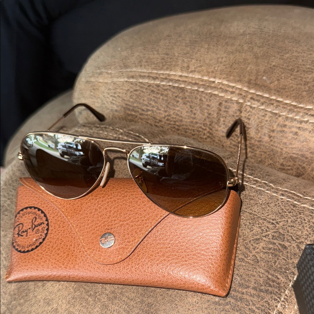 Ray-Ban Classic Gold Aviators with Brown Case